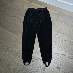 🆕️ Liz Sport 90s Velvet High Rise Stretch Slim Fit Stirrups in Black